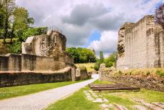 Romeinse Monumenten in Trier - Romeinse Monumenten, de Dom en Onze-Lieve-Vrouwekerk in Trier: Het Romeinse amfitheater maakte deel uit van de vestingwallen van Trier....