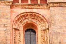 Speyer Cathedral - Speyer Cathedral: The Romanesque sandstone windows are adorned with fine engravings. The cathedral is generally known as the Kaiserdom...