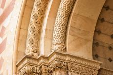 Dom van Speyer - Een detail van het hoofdportaal van het Westwerk van de Dom van Speyer. Het Westwerk is het monumentale gedeelte met het hoofdportaal aan de...