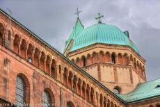 Dom van Speyer - Onder de centrale koepel van de Dom van Speyer&nbsp;loopt een&nbsp;dwerggalerij. De Dom van Speyer is het eerste&nbsp;gebouw in Duitsland met...