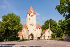 Old town of Regensburg with Stadtamhof - Old town of Regensburg with Stadtamhof: The Osttor with the clock tower in the historic town. The gate was built around 1300. The Osttor...