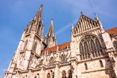Oude stad van Regensburg met Stadtamhof - Oude stad van Regensburg met Stadtamhof: De Dom van Regensburg staat&nbsp;ook bekend als de Dom St. Peter. De Dom van Regensburg&nbsp;is gewijd...