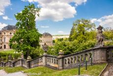 Residentie van Würzburg - De hoftuinen aan de oostzijde van de Residentie van Würzburg, op de achtergrond de koepel van de Kaisersaal. Tijdens een...