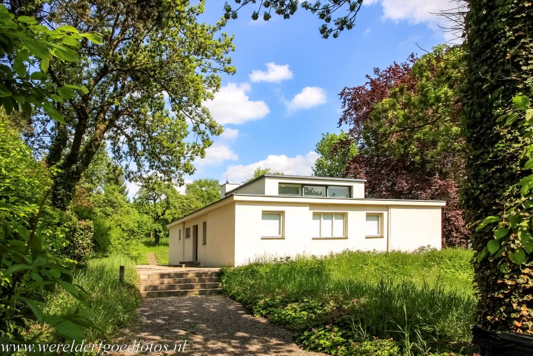 Het Bauhaus en zijn locaties in Weimar - De Bauhauslocaties in Weimar en Dessau: Het Haus am Horn werd in 1923 gebouwd naar een ontwerp van Georg Muche, het kubistische huis is het... Het Bauhaus en zijn locaties in Weimar - De Bauhauslocaties in Weimar en Dessau: Het Haus am Horn werd in 1923 gebouwd naar een ontwerp van Georg Muche, het kubistische huis is het...