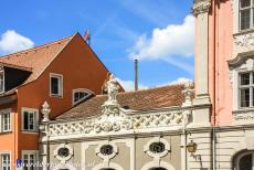 De stad Bamberg - De stad Bamberg: Een detail van de bewerkte daklijst van de barokke Villa Concordia. De villa is een waterburcht, die tussen 1716 en...