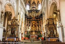De stad Bamberg - Bamberg: Het barokke interieur van de Obere Pfarre dateert uit 1711, het schip is 50 jaar ouder dan het koor, waarvan de fundamenten in 1375...