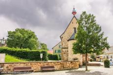 Abdij van Lorsch - De Abdij van Lorsch: De Torhalle en de kerk zijn de enige nog bestaande gebouwen van abdij. Waar de Torhalle voor diende, is tot op...