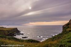 Giant's Causeway en Causeway kust - Giant's Causeway en Causeway Coast: De Great Stookan bij zonsondergang. De Great Stookan is een deel van de Causeway kust ten...