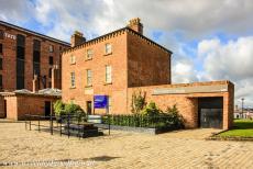 Liverpool - maritieme handelsstad - Liverpool - maritieme handelsstad: Het 19de eeuwse gebouw van de havenmeester in het Albert Dock. Het Werelderfgoed Liverpool...