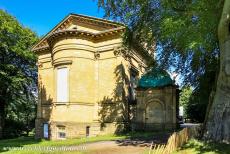Saltaire, a Victorian model village - Workers' village Saltaire: The former Congregational Church, today the Saltaire United Reformed Church, was built in 1858-1859. The mausoleum...
