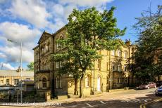 Saltaire, een Victoriaans modeldorp - Saltaire Hospital bevindt zich naast de almshouses, de hofjes voor de bejaarden. Het ziekenhuis van Saltaire werd geopend in 1868 en had toen zes...