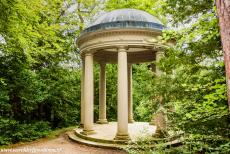 Studley Park - Fountains Abbey - Studley Royal Park en de ruïnes van Fountains Abbey: De Temple of Fame is een ronde folly. De decoratieve tempel werd rond 1770 gebouwd,...