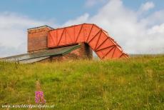 Industrieel landschap van Blaenavon - Industrieel landschap Blaenavon: Het luchttoevoer en afvoerkanaal van de steenkoolmijn de Big Pit. Enorme ventilatoren werden gebruikt...