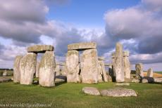 Stonehenge - Stonehenge,&nbsp;Avebury&nbsp;en bijbehorende plaatsen: De vijf Sarsen Trilithons van Stonehenge zijn uniek. Iedere&nbsp;trilithon bestaat uit...
