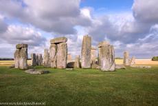 Stonehenge - Stonehenge bestond uit een buitencirkel van&nbsp;dertig staande stenen, de Sarsen Circle. Binnenin de&nbsp;Sarsen Circle stonden de Sarsen...