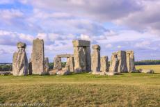 Stonehenge - De Altaar Steen van Stonehenge is een centrale&nbsp;circa vijf meter lange megaliet van zandsteen, de&nbsp;steen&nbsp;stond vroeger overeind, maar...