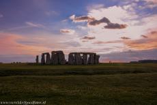 Stonehenge - Stonehenge is nog altijd door mysteries omgeven. Tegenwoordig wordt verondersteld, dat het werd gebouwd als een soort astronomisch...