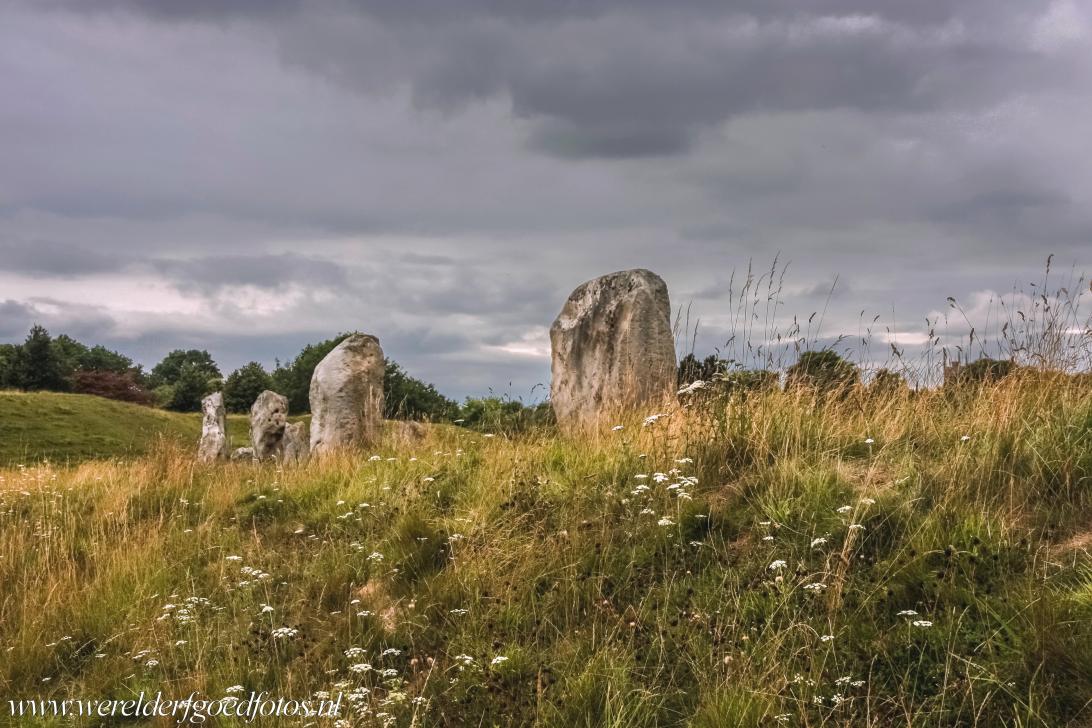 Avebury - Stenen cirkels en henge van Avebury: Bij het dorpje Avebury in Wiltshire ligt de neolithische site Avebury, ze bestaat uit bestaat uit... Avebury - Stenen cirkels en henge van Avebury: Bij het dorpje Avebury in Wiltshire ligt de neolithische site Avebury, ze bestaat uit bestaat uit...