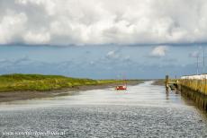 Nederlandse deel van de Waddenzee - Waddenzee: Het haventje bij Noordpolderzijl is de kleinste zeehaven van Nederland, ze staat in directe verbinding met de Waddenzee en is...