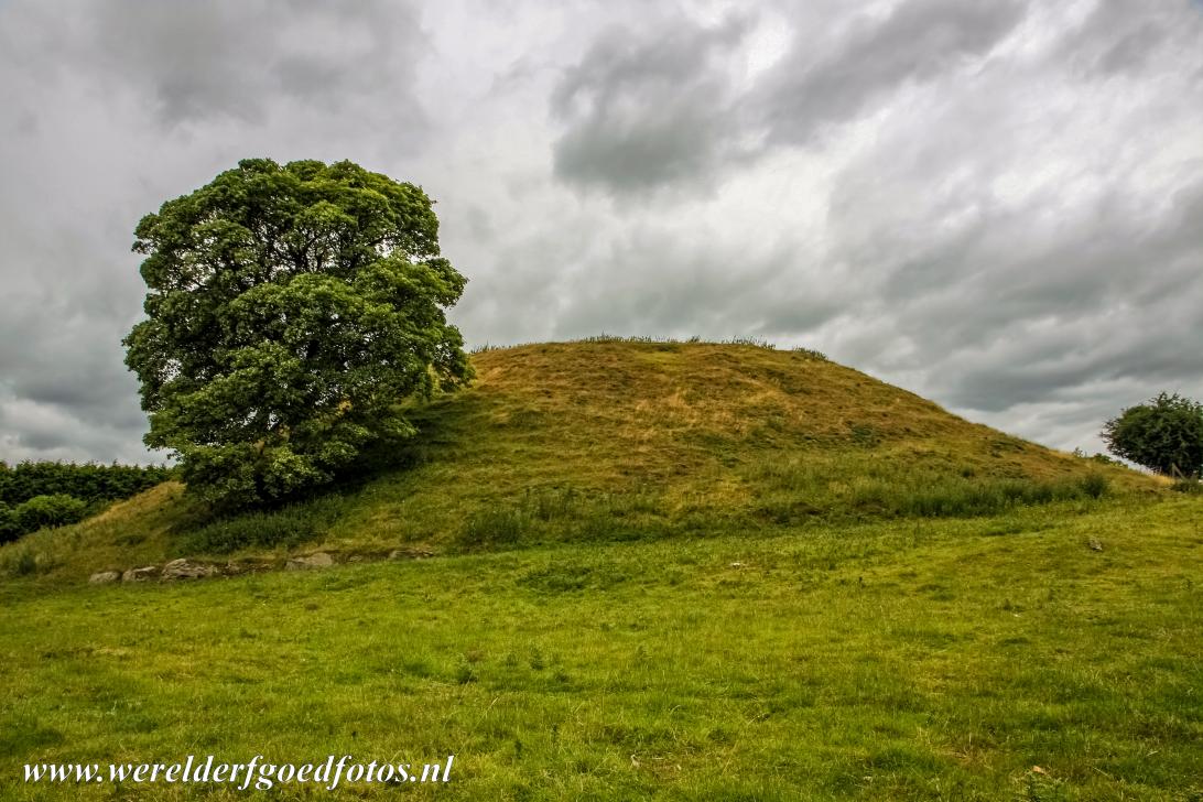 Bend of the Boyne - Dowth - Brú na Bóinne - Archaeological Ensemble of the Bend of the Boyne: The Dowth passage tomb is about 5000 years old. The... Bend of the Boyne - Dowth - Brú na Bóinne - Archaeological Ensemble of the Bend of the Boyne: The Dowth passage tomb is about 5000 years old. The...