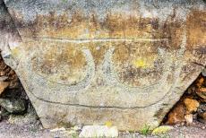 Bend of the Boyne - Knowth - Brú na Bóinne - Archeologisch ensemble van de Bend of the Boyne: Kranssteen nummer 86 van de grote grafheuvel van Knowth. Een...