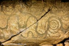 Bend of the Boyne - Knowth - Brú na Bóinne - Archaeological Ensemble of the Bend of the Boyne: The decorated kerbstone 17 of the largest passage...