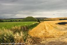 Silbury Hill - Silbury Hill ligt wordt omgeven door het golvende lanschap van de Engelse graafschap Wiltshire. De heuvel werd een aantal...