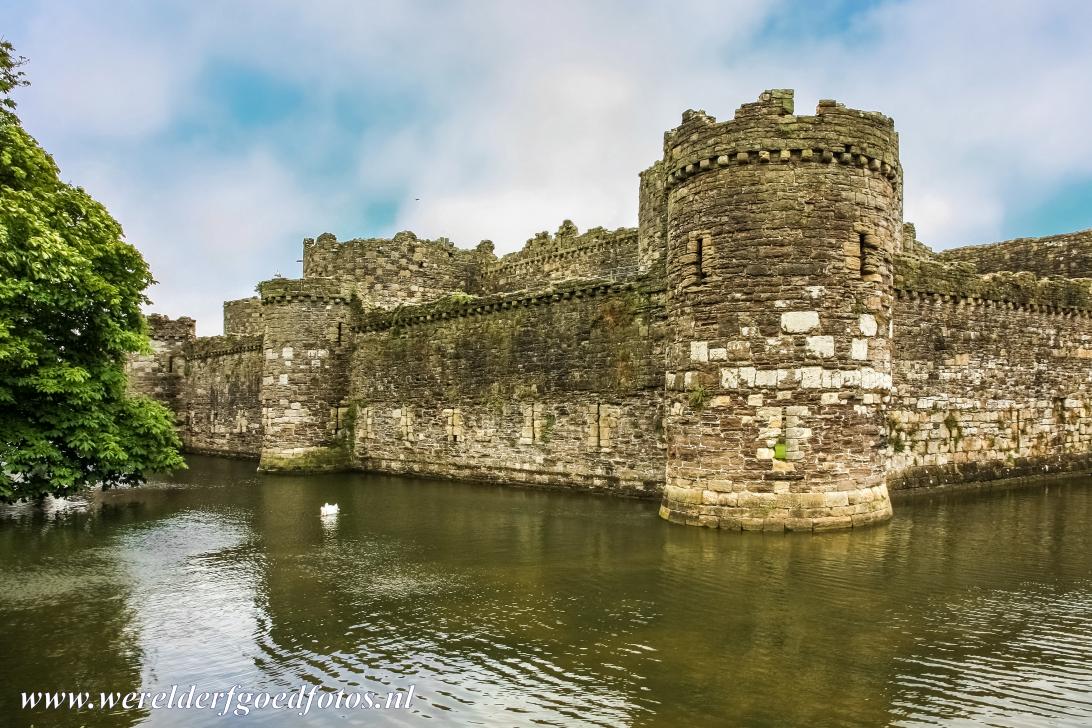 Kasteel Beaumaris - Het indrukwekkende ruïne van Kasteel Beaumaris ligt op het eiland Anglesey in het noorden van Wales. Tijdens... Kasteel Beaumaris - Het indrukwekkende ruïne van Kasteel Beaumaris ligt op het eiland Anglesey in het noorden van Wales. Tijdens...
