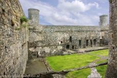 Harlech Castle - Castles and Town Walls of King Edward in Gwynedd: Domestic buildings were&nbsp;built in the inner ward of Harlech Castle, including a kitchen, a...