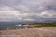 Herculestoren - De baai van La Coruña gezien vanaf de Herculestoren, de toren is het symbool van de stad La Coruña. Het gebied rond...