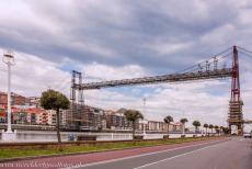 Vizcayabrug - De Vizcayabrug is de eerste combinatie van ijzertechnologie en stalen kabels, een nieuwe vorm van bruggenbouw, die later over de gehele... Vizcayabrug - De Vizcayabrug is de eerste combinatie van ijzertechnologie en stalen kabels, een nieuwe vorm van bruggenbouw, die later over de gehele...