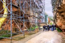 Archeologische site van Atapuerca - Archeologische site van Atapuerca: Onder leiding van een gids wandel je door een in de heuvels uitgegraven kloof, ooit bedoeld...