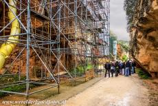 Archeologische site van Atapuerca - Archeologische site van Atapuerca: Onder leiding van een gids wandel je door een in de heuvels uitgegraven kloof, ooit bedoeld...