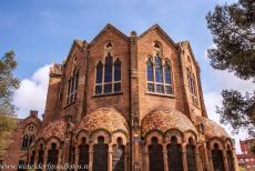 Barcelona, Art Nouveau - Een paviljoen van Hospital de Sant Pau in Barcelona. Het ziekenhuis Hospital de Sant Pau en de concerthal Palau de la Música Catalana... Barcelona, Art Nouveau - Een paviljoen van Hospital de Sant Pau in Barcelona. Het ziekenhuis Hospital de Sant Pau en de concerthal Palau de la Música Catalana...