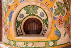 Barcelona, Art Nouveau - Palau de la Música Catalana in Barcelona: Zelfs het loket van Palau de la Música Catalana is rijk gedecoreerd....