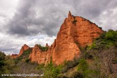 Las Médulas - Las Médulas: De Romeinen exploiteerden de goudmijn in Las Médulas   door de Ruina Montium, hierdoor werden de rode...