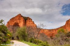 Las Médulas - De grot La Cuevona in het gebied Las Médulas. De belangrijkste grotten, die ontstonden door de Ruina Montium, dragen een naam, zoals...