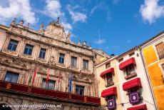 Historische ommuurde stad Cuenca - Historische ommuurde stad Cuenca: Aan La Plaza Mayor, het stadsplein van Cuenca, staat het barokke stadhuis uit 1762. La Plaza Mayor is het...