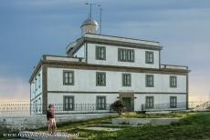 Pelgrimsroutes naar Santiago de Compostela - Pelgrimsroute naar Santiago de Compostela: De vuurtoren op Kaap Finisterre ligt aan de Atlantische kust, ongeveer 90 km van...