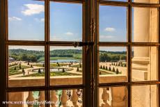 Paleis en park van Versailles - Paleis en park van Versailles: Uitzicht op de wereldberoemde Franse tuinen van Versailles, zoals Lodewijk XIV, de Zonnekoning, de barokke...