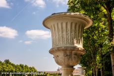 Paleis en park van Versailles - Het paleis en park van Versailles: Het park van Versailles met de Franse tuinen is ongeveer 800 hectare groot, het wordt omgeven door...