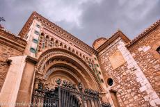 Mudéjar architectuur van Aragon - De Catedral de Santa María de Mediavilla is de kathedraal van Teruel, ze werd in de mudéjarstijl gebouwd. Spanje werd werd... Mudéjar architectuur van Aragon - De Catedral de Santa María de Mediavilla is de kathedraal van Teruel, ze werd in de mudéjarstijl gebouwd. Spanje werd werd...
