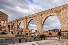Mudéjar architectuur van Aragon - Het Los Arcos aquaduct en viaduct in Teruel behoort niet tot het Werelderfgoed in Teruel, maar is wel een bezoek waard. Het werd in de... Mudéjar architectuur van Aragon - Het Los Arcos aquaduct en viaduct in Teruel behoort niet tot het Werelderfgoed in Teruel, maar is wel een bezoek waard. Het werd in de...