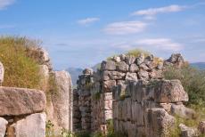 Archeologisch Tiryns - Archeologisch Tiryns: De hoofdpoort leidde naar het paleis van Tiryns, dat op het hoogste punt van de citadel lag. Het hoogste deel van de...
