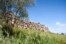 Archeologisch Tiryns - De citadel van Tiryns dateert uit de periode 1400-1200 v.Chr. De rotsheuvel waarop Tiryns werd gebouwd is slechts 18 meter hoger dan het...