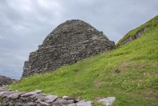 Sceilg Mhichíl - Skellig Michael - Skellig Michael - Sceilg Mhichíl: Het klooster van St. Fionan en de omringende muren werden in de 7de eeuw door Ierse monniken op...