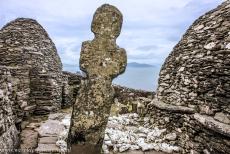 Sceilg Mhichíl - Skellig Michael - Skellig Michael - Sceilg Mhichíl: Het Ierse High Cross op de begraafplaats van het klooster staat bekend als de 'Priest's...