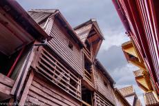 Bryggen - Bryggen: Dit hijswerk werd gebruikt voor het laden en lossen van goederen in en uit de houten pakhuizen aan de oude handelskade Bryggen...
