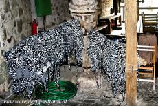 Kloosters van Meteora - Meteora: Geschikte kleding is vereist voor een bezoek aan de kloosters van Meteora. Mouwloze kleding, korte rokken en korte broeken zijn...