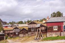 Røros Mining Town - Røros Mining Town and the Circumference: The bell Hyttklokka and the wooden houses. The old bell Hyttklokka was used to notify workers...